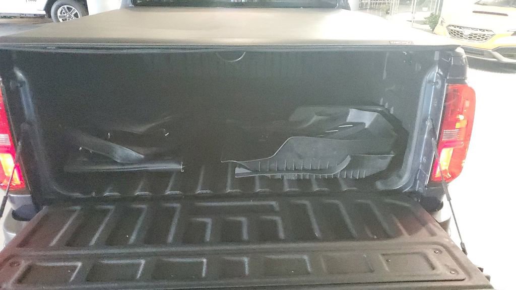 Used 2018 Chevrolet Colorado Z71 w/ Centennial Edition image 9