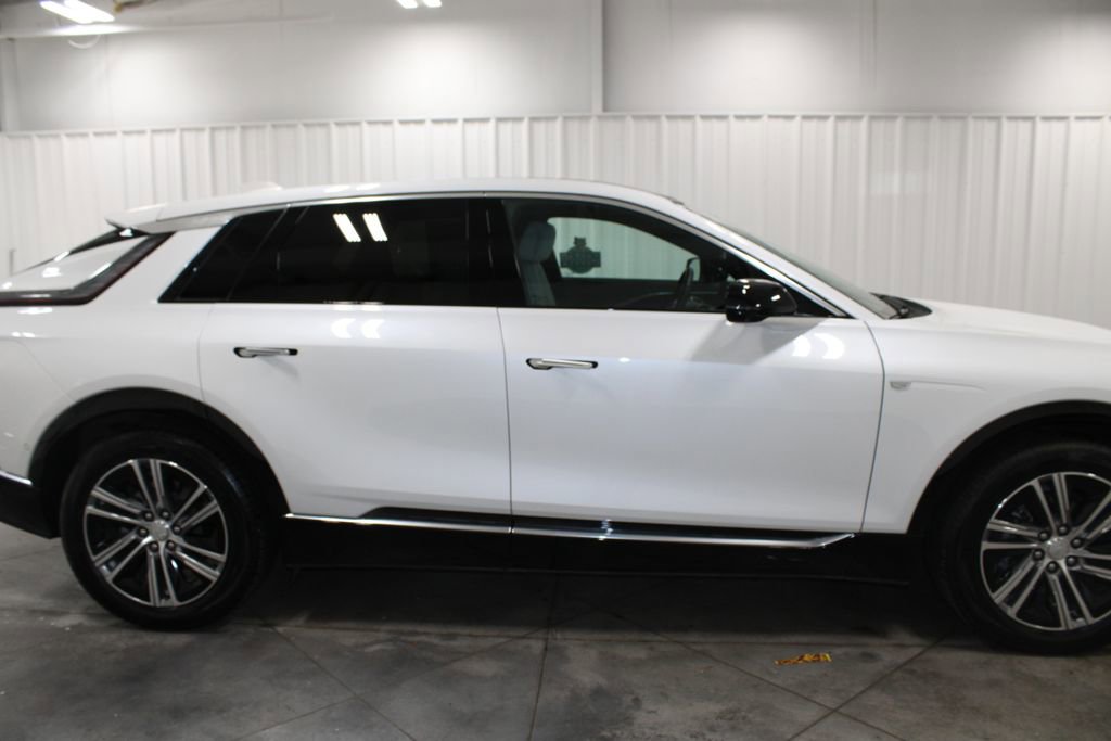 Used 2024 Cadillac Lyriq Luxury image 11