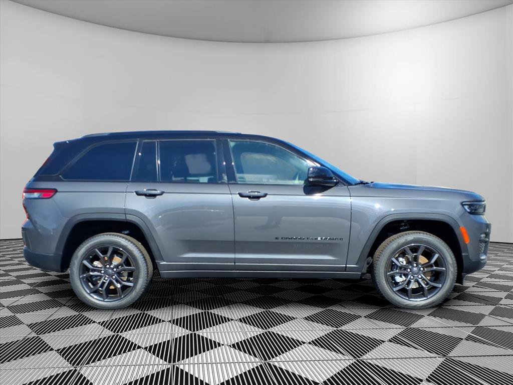 New 2025 Jeep Grand Cherokee Limited w/ Trailer Tow Package image 3