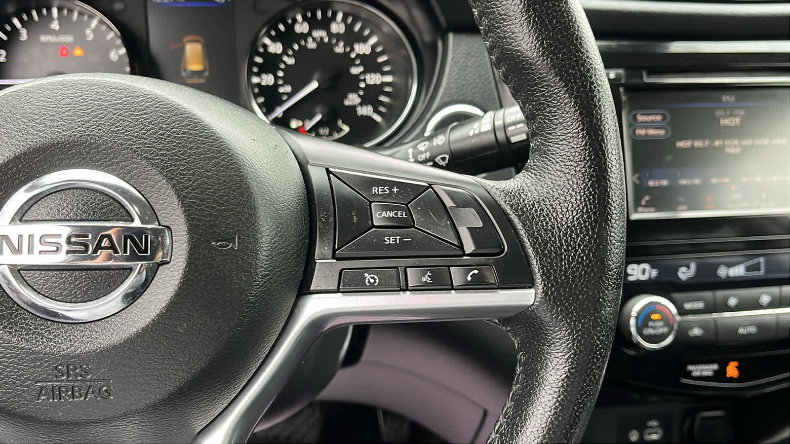 Used 2019 Nissan Rogue SV AWD/4WD image 13