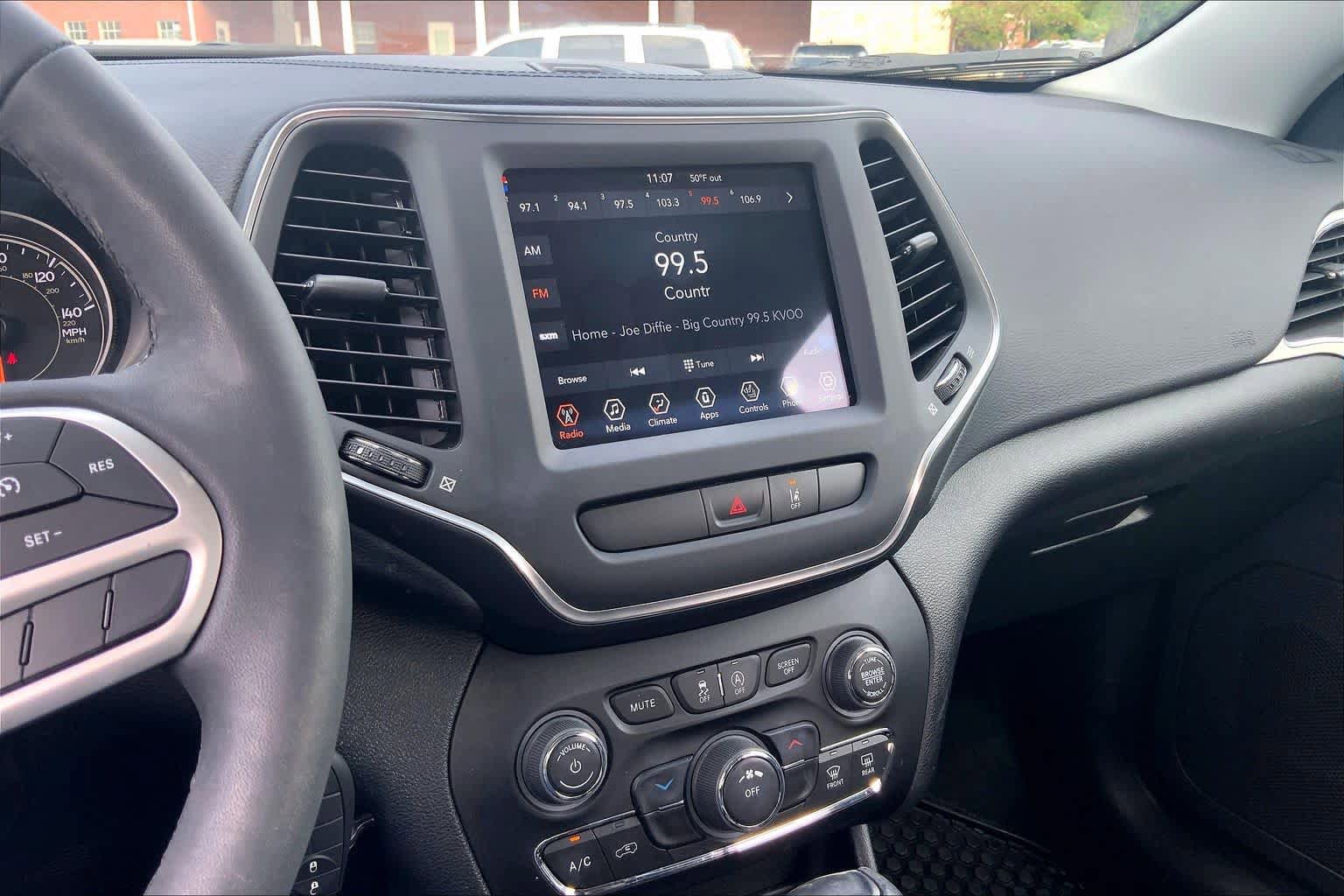 Used 2022 Jeep Cherokee Latitude w/ Sun & Sound Group AWD/4WD image 7