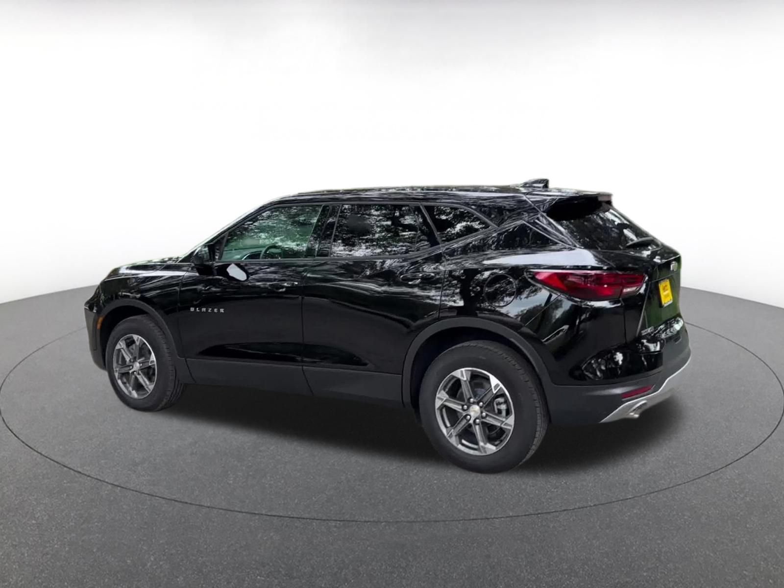 Used 2026 Chevrolet Blazer LT FWD image 10
