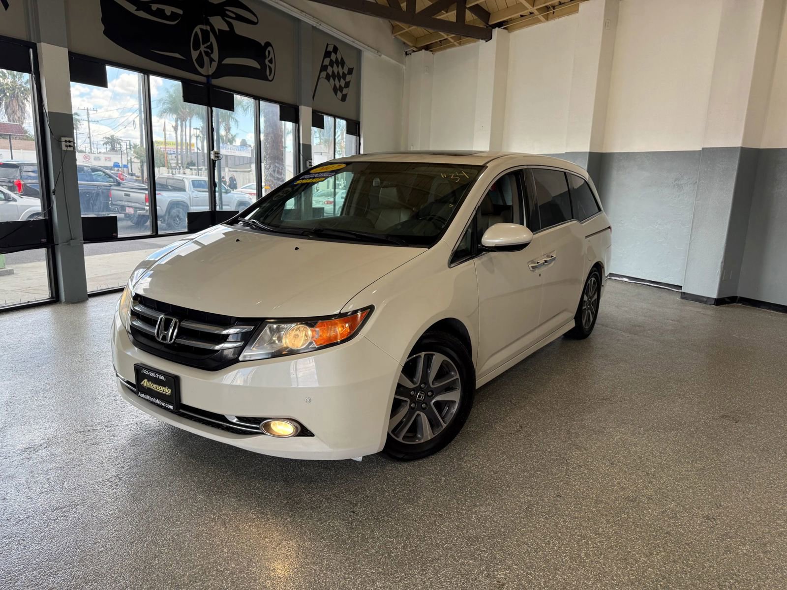Used 2017 Honda Odyssey Touring image 3