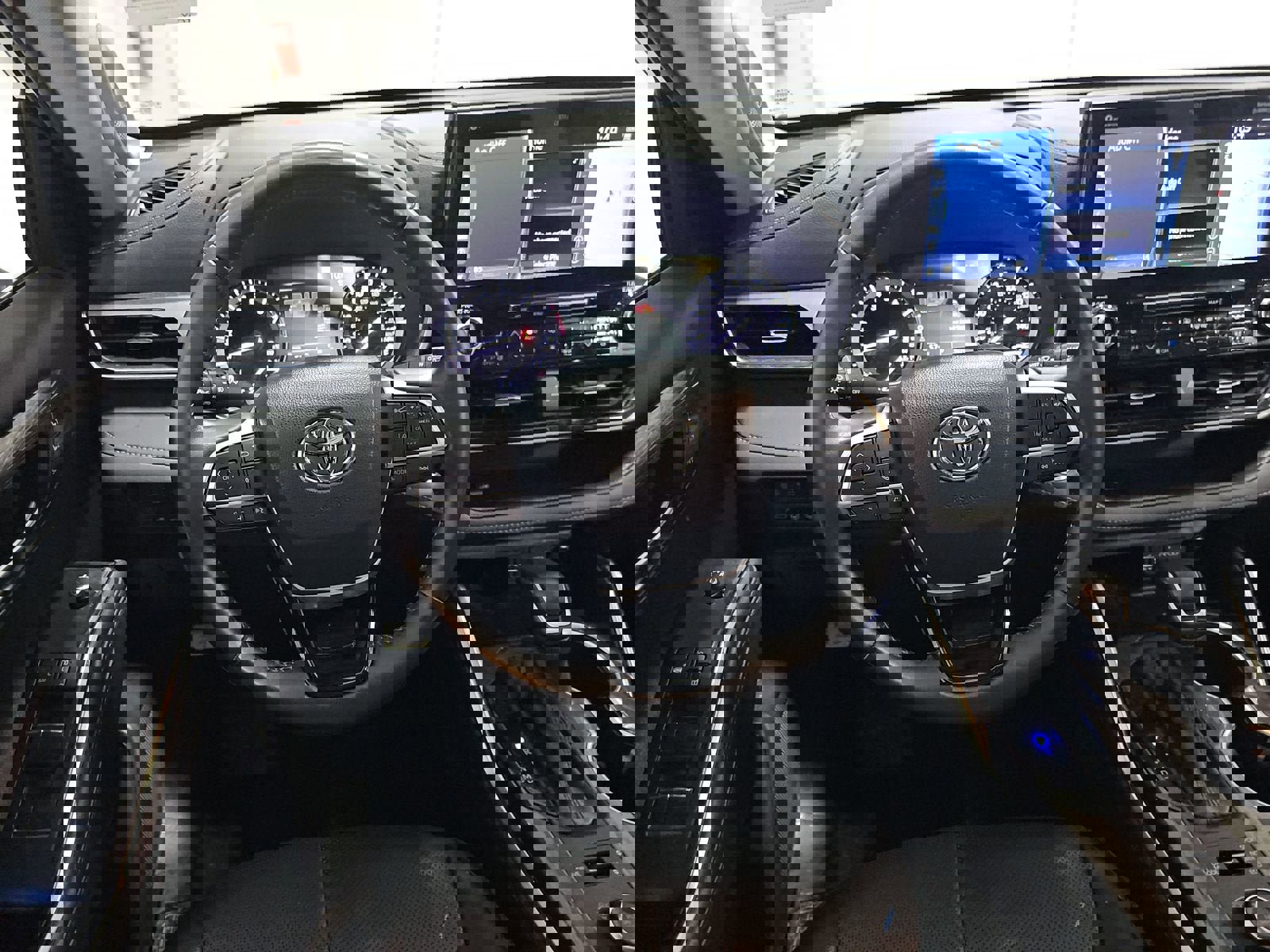 Used 2022 Toyota Highlander Limited image 10