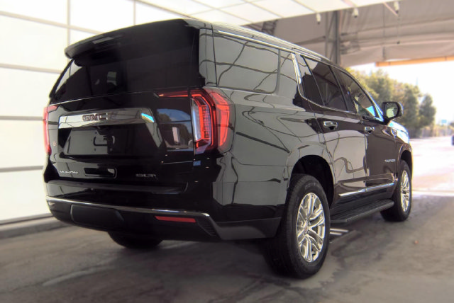 Used 2022 GMC Yukon SLT w/ SLT Premium Package AWD/4WD image 4