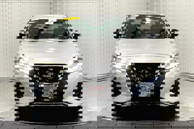 Used 2023 Nissan Maxima SV w/ Floor Mat Group image 2