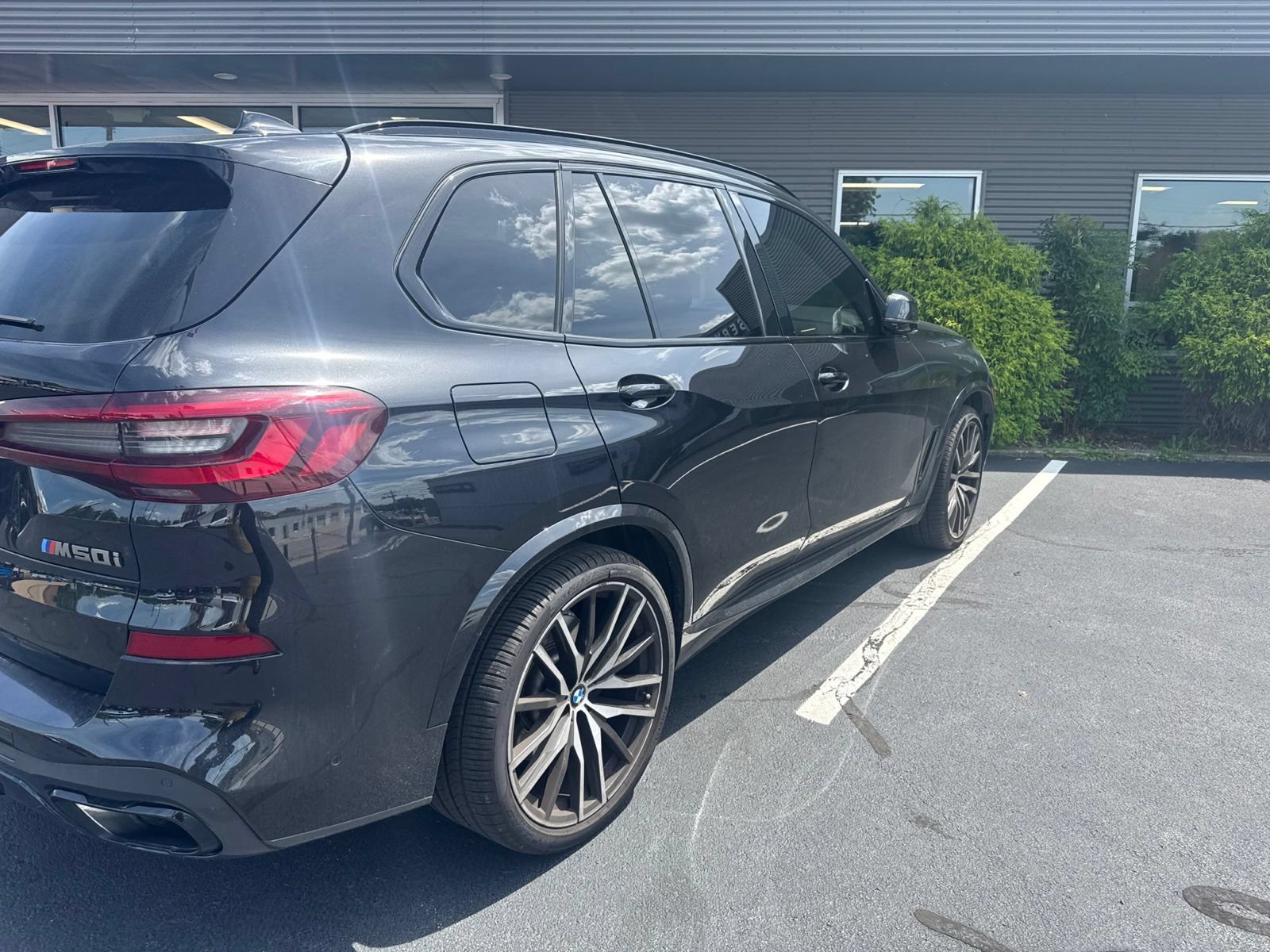 Used 2021 BMW X5 M50i w/ Executive Package AWD/4WD image 4
