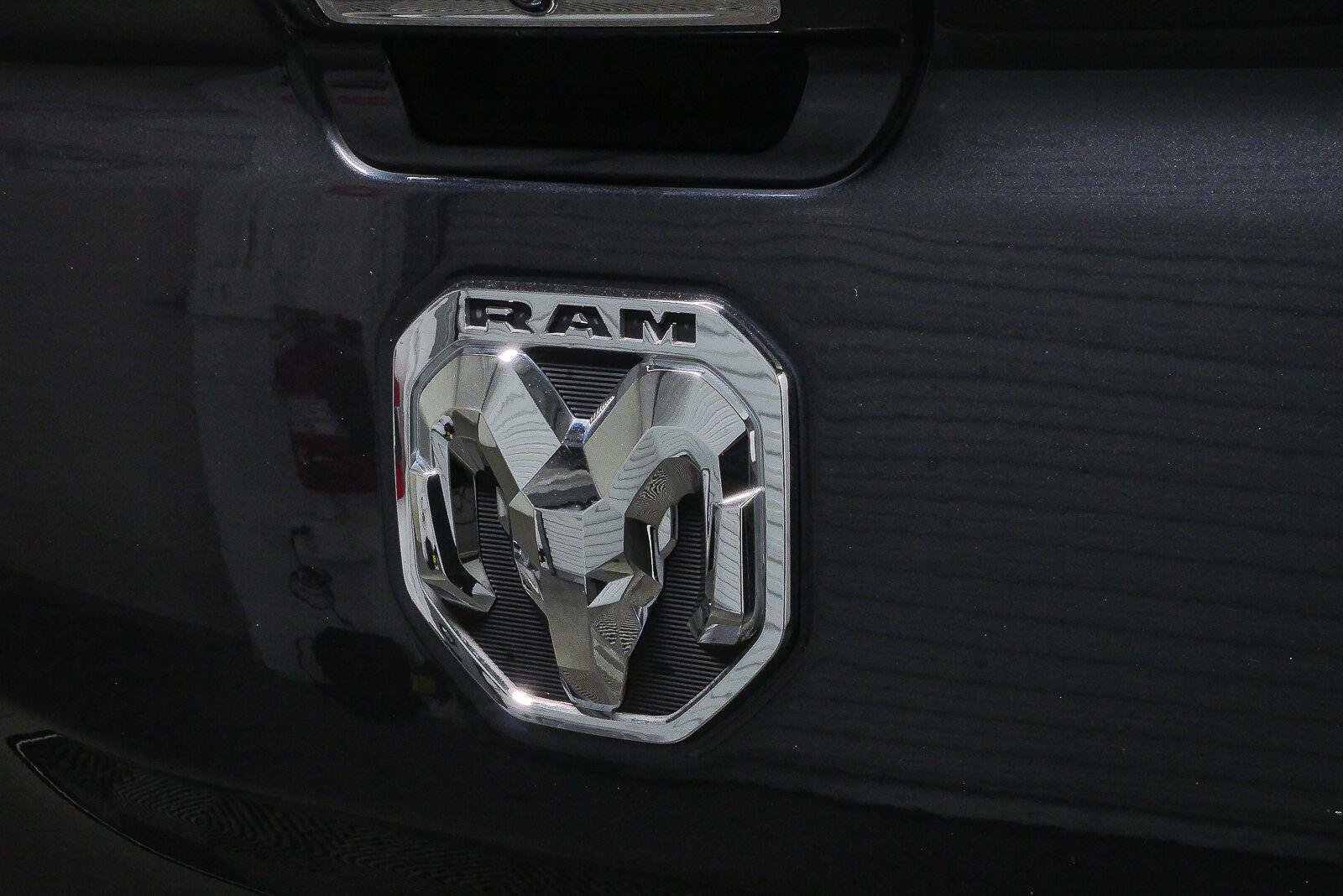 Used 2019 RAM 1500 Laramie RWD image 32