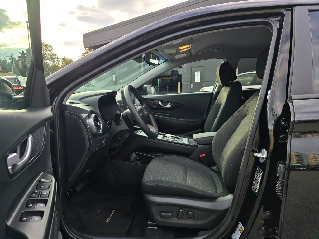 Used 2023 Hyundai Kona SE FWD image 17