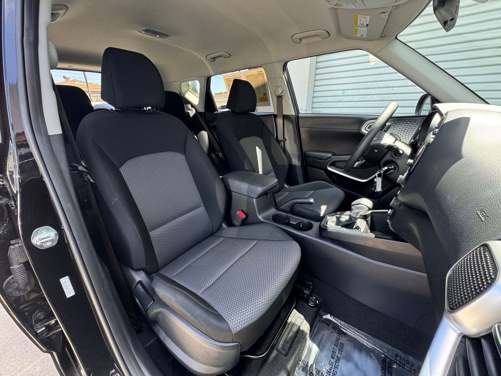 Used 2025 Kia Soul LX w/ LX Technology Package FWD image 34