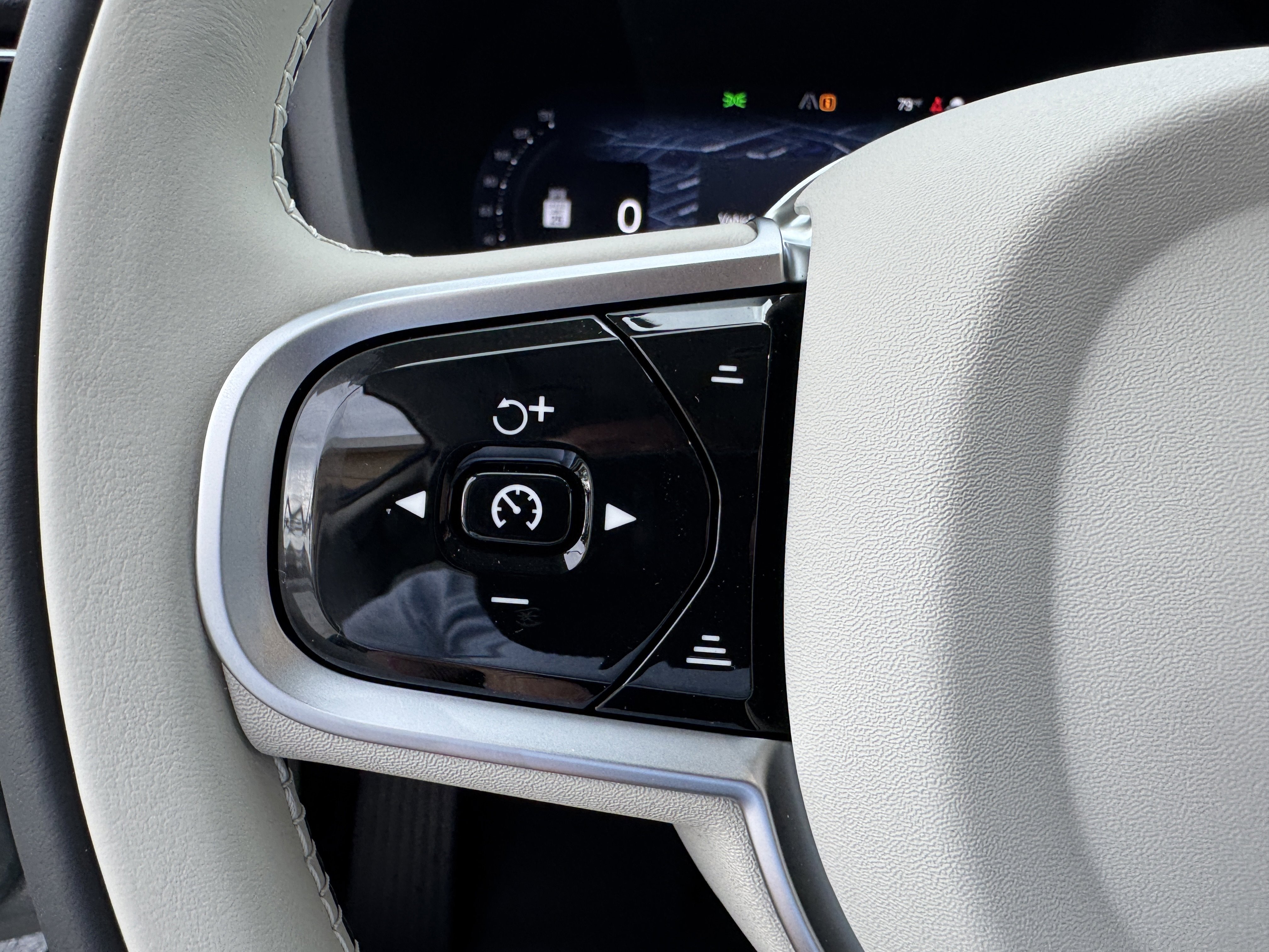 New 2026 Volvo V60 B5 Cross Country Plus w/ Protection Package Premier image 31