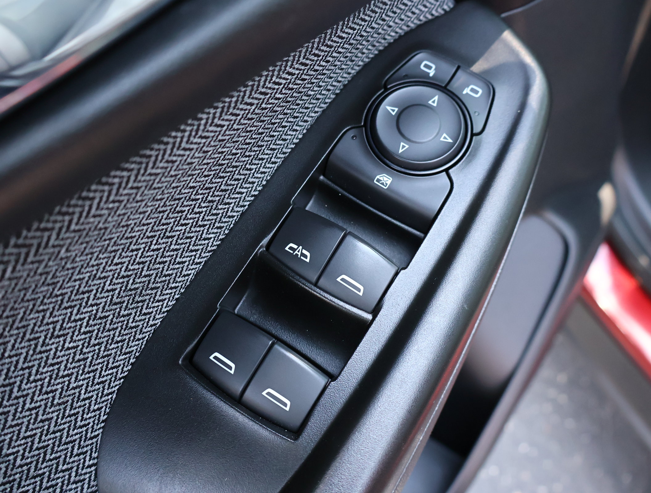 Used 2024 Chevrolet TrailBlazer LT w/ LT Cold Weather Package FWD image 8