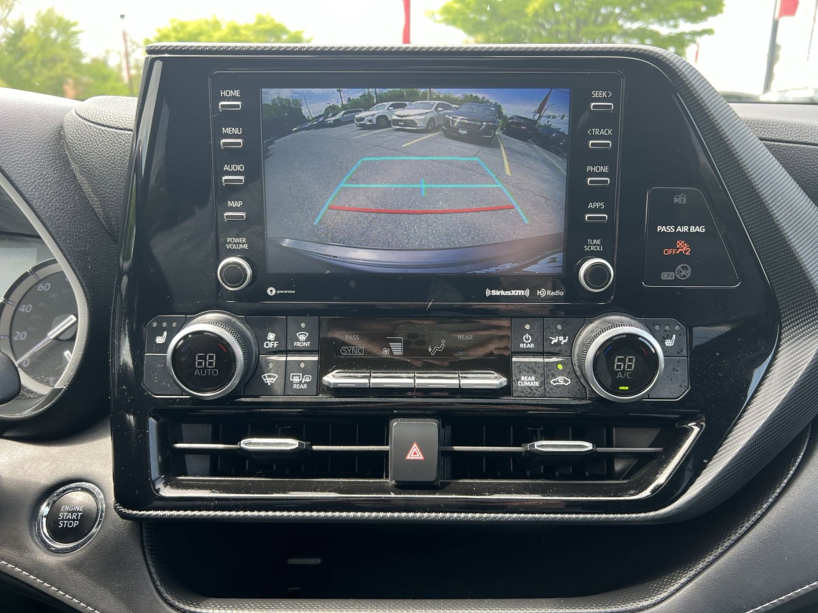 Used 2022 Toyota Highlander XSE AWD/4WD image 27