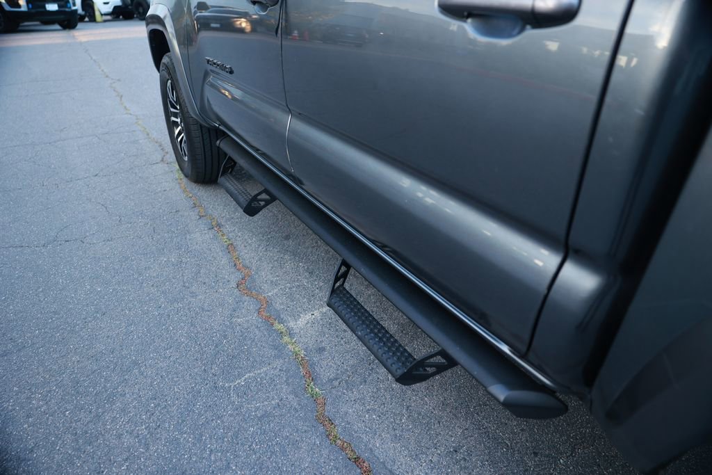 Used 2022 Toyota Tacoma TRD Sport w/ Technology Package image 15