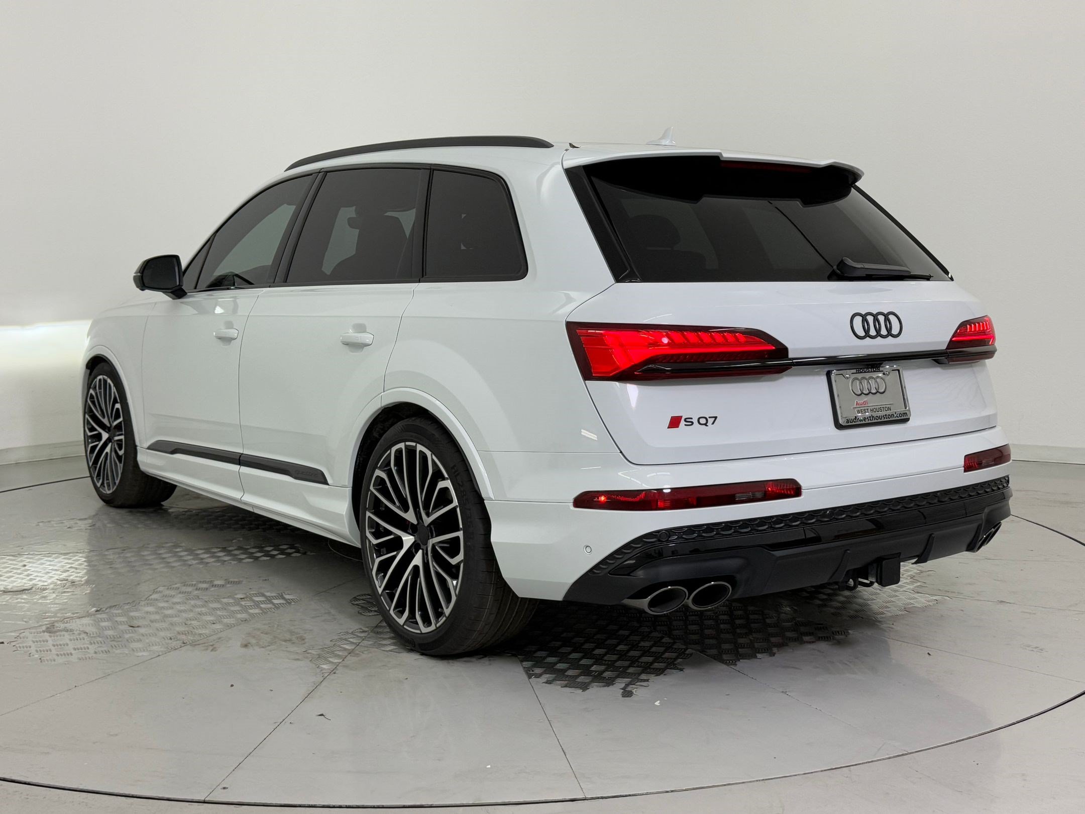 New 2026 Audi SQ7 Premium Plus AWD/4WD image 3