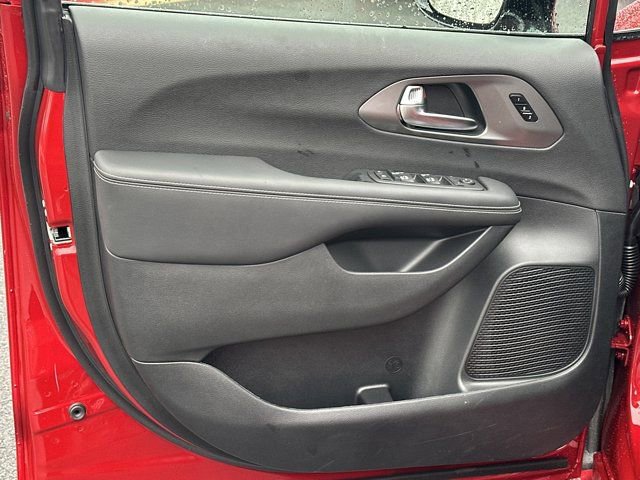 New 2026 Chrysler Pacifica Select image 11