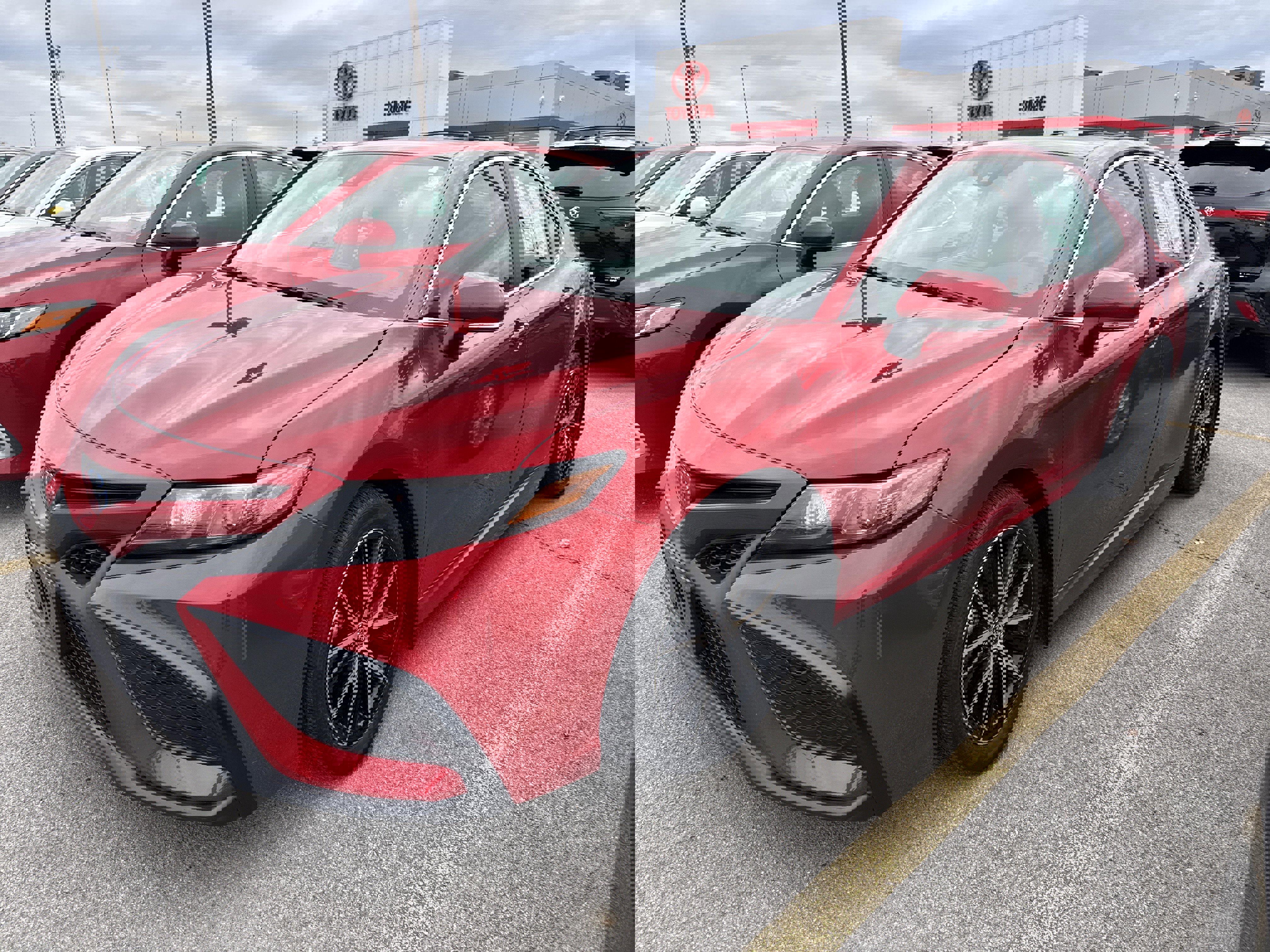 Used 2023 Toyota Camry SE image 4