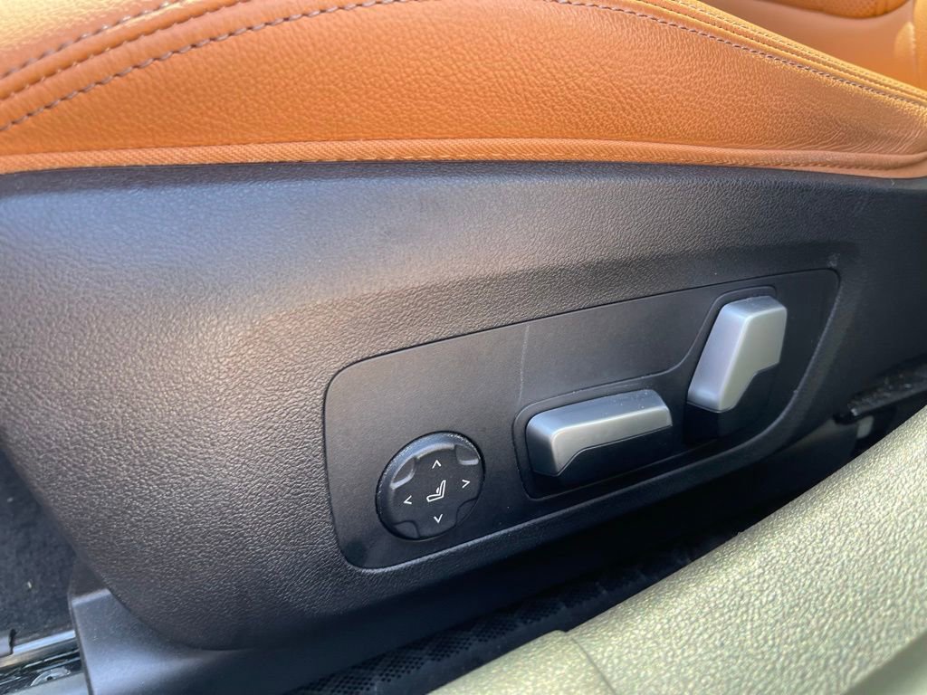 Used 2023 BMW 330i Sedan w/ Premium Package image 19