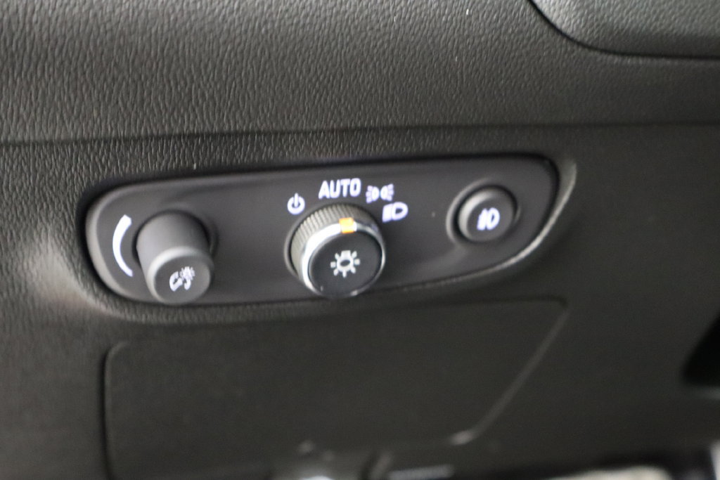 Used 2023 Buick Encore GX Select w/ Sport Touring Package FWD image 23