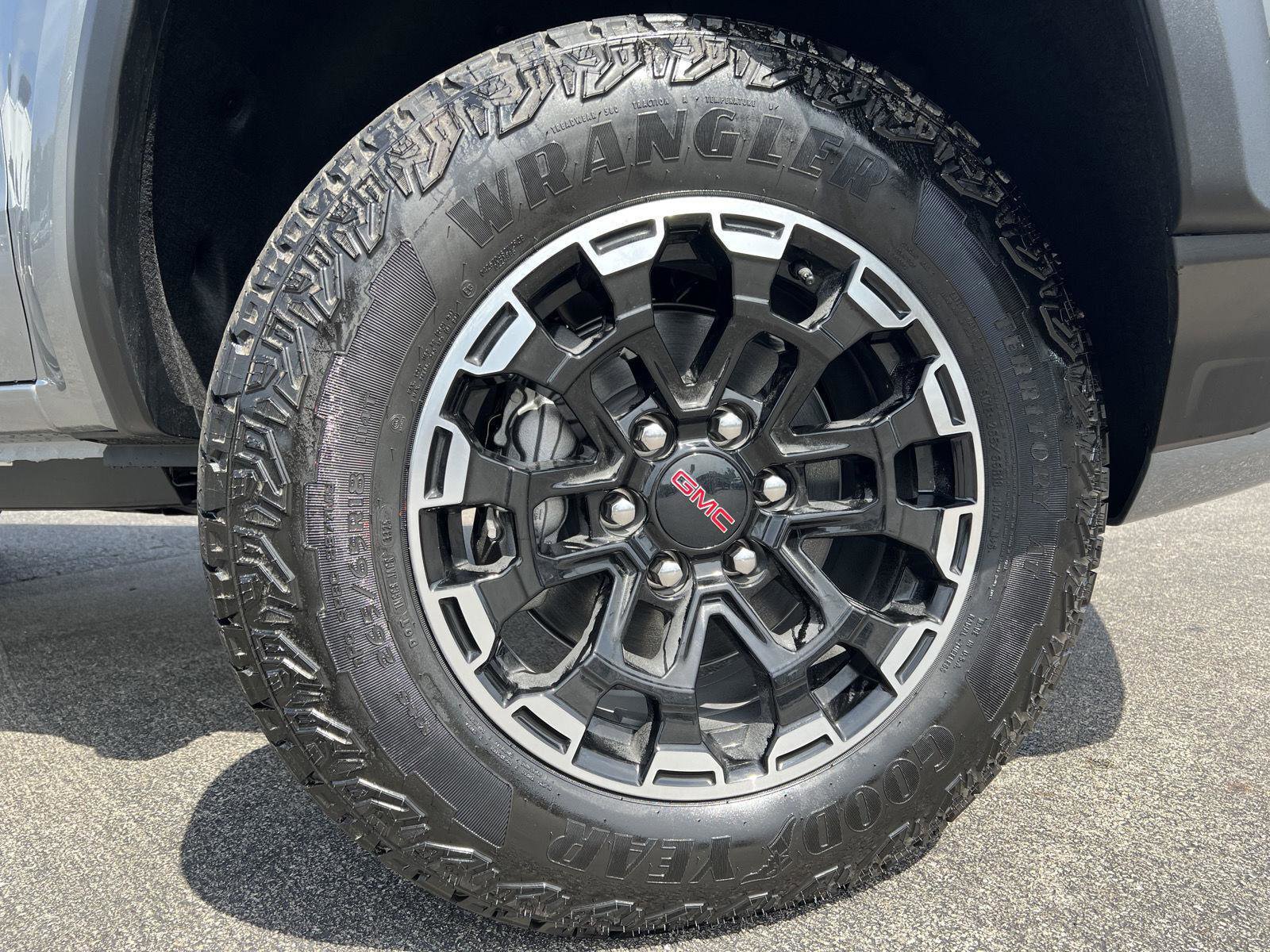 New 2026 GMC Canyon AT4 image 2