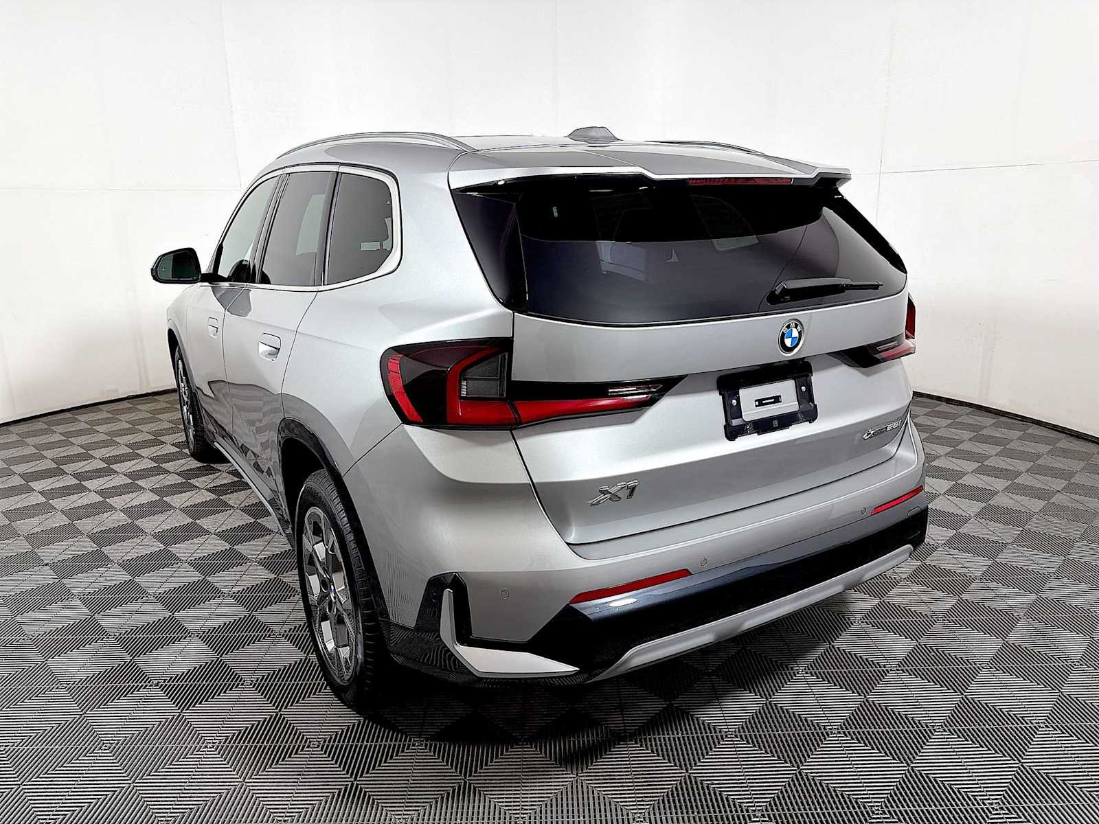 Used 2026 BMW X1 xDrive28i w/ Technology Package AWD/4WD image 5