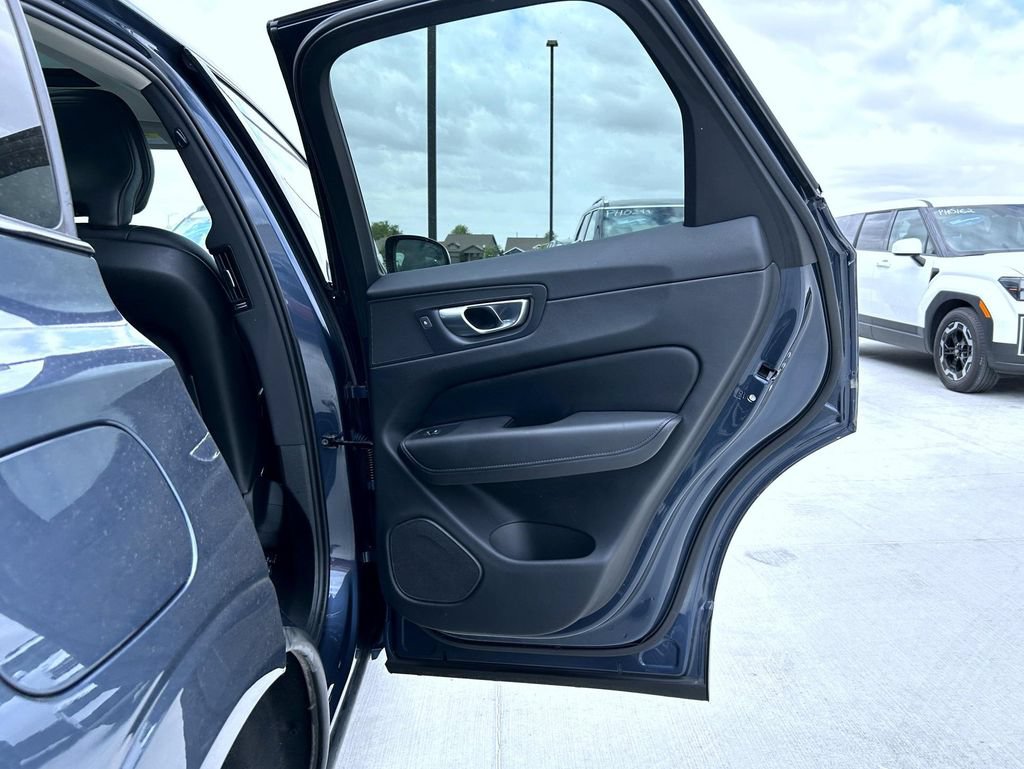 Used 2024 Volvo XC60 B5 Core w/ Climate Package AWD/4WD image 17