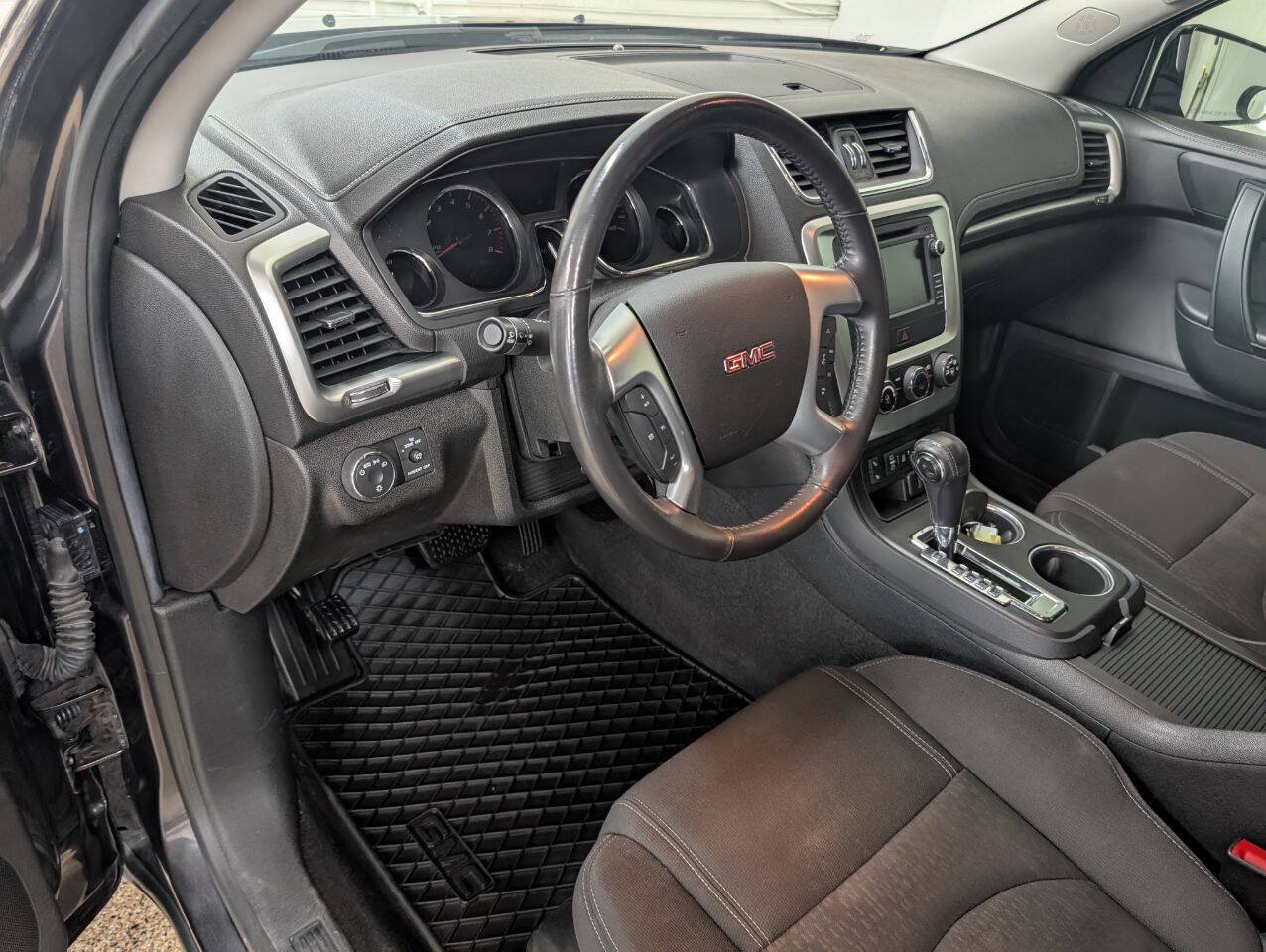 Used 2015 GMC Acadia SLE FWD image 8