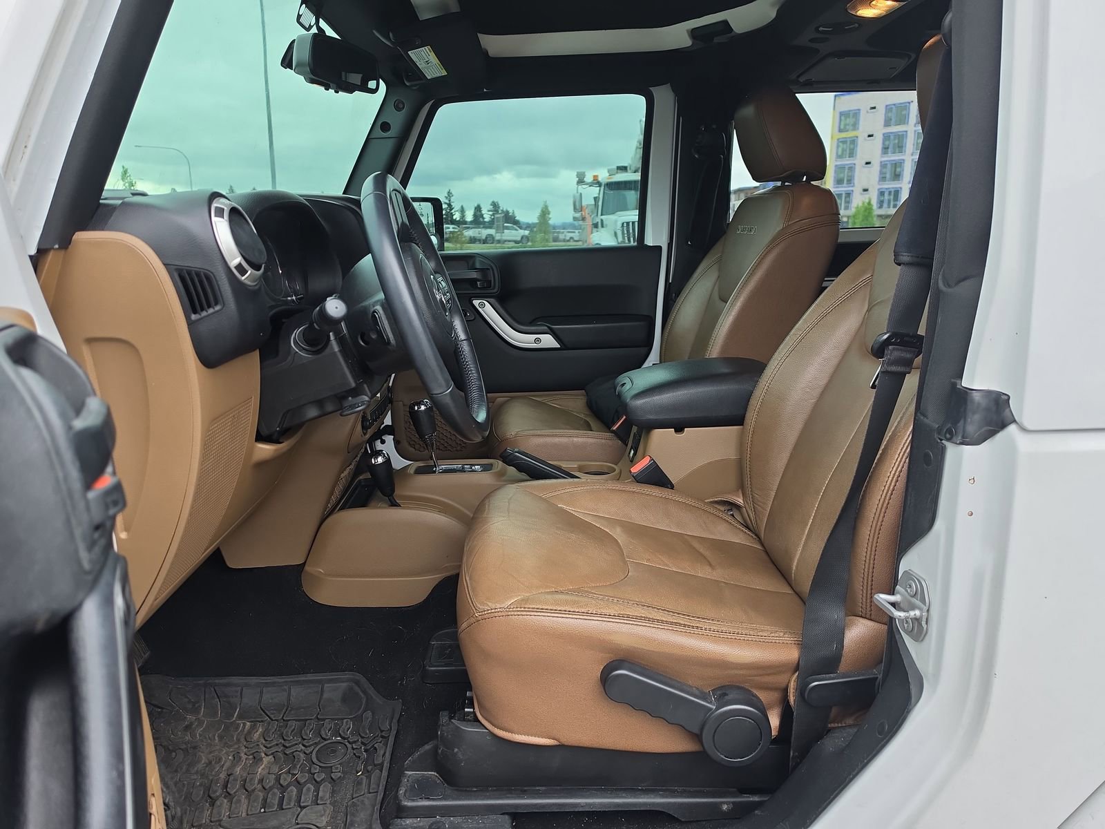 Used 2017 Jeep Wrangler Sahara w/ Dual Top Group AWD/4WD image 9