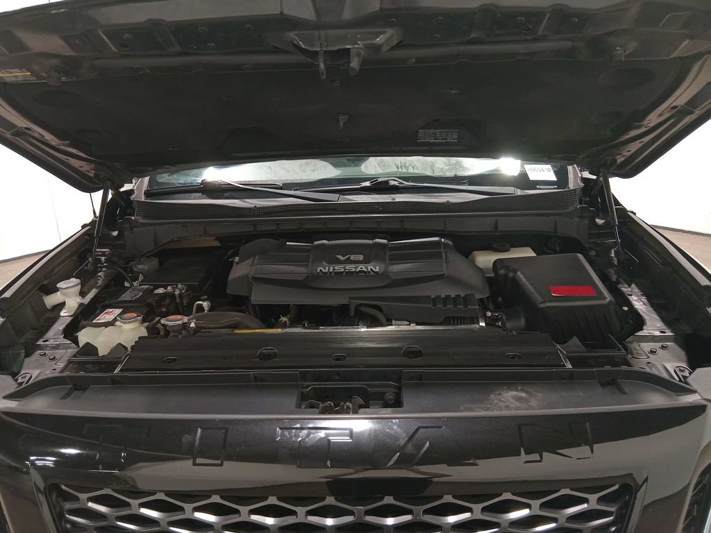 Used 2018 Nissan Titan SV w/ SV Convenience Package AWD/4WD image 10