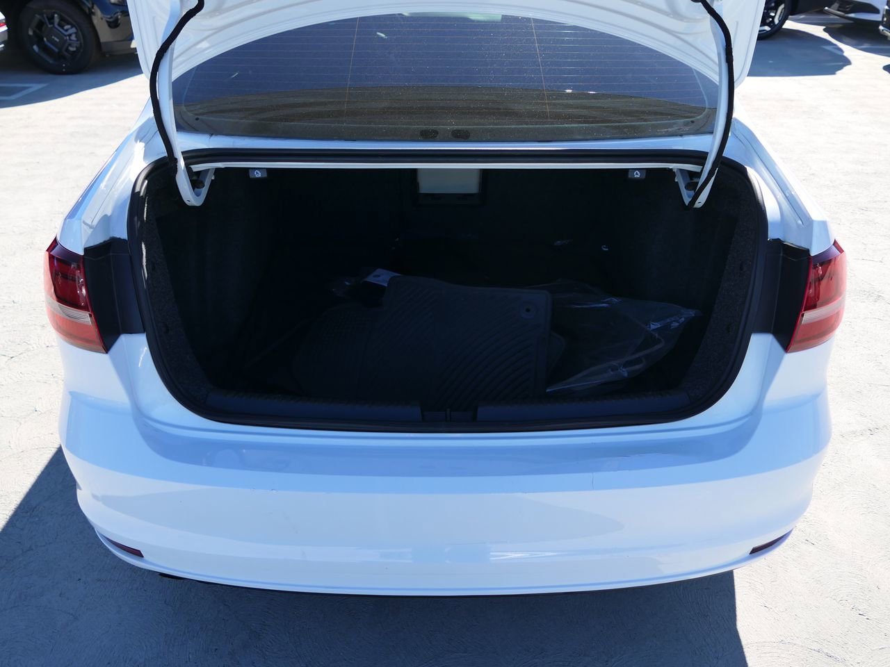 Used 2016 Volkswagen Jetta SEL image 21