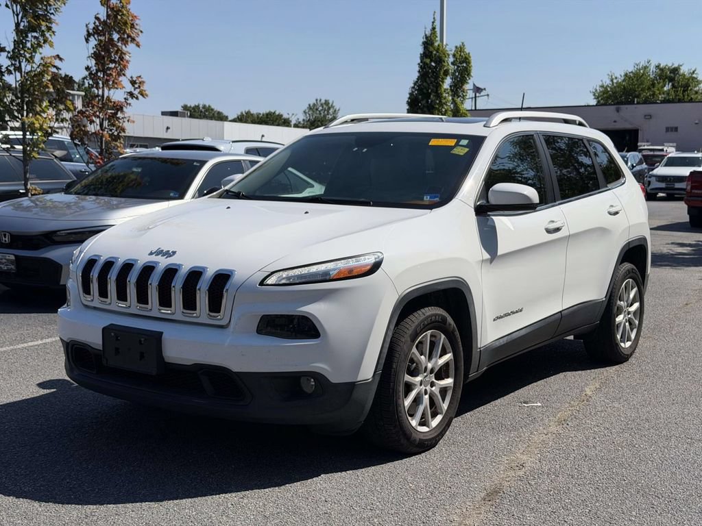 Used 2017 Jeep Cherokee Latitude w/ Comfort/Convenience Group FWD image 4
