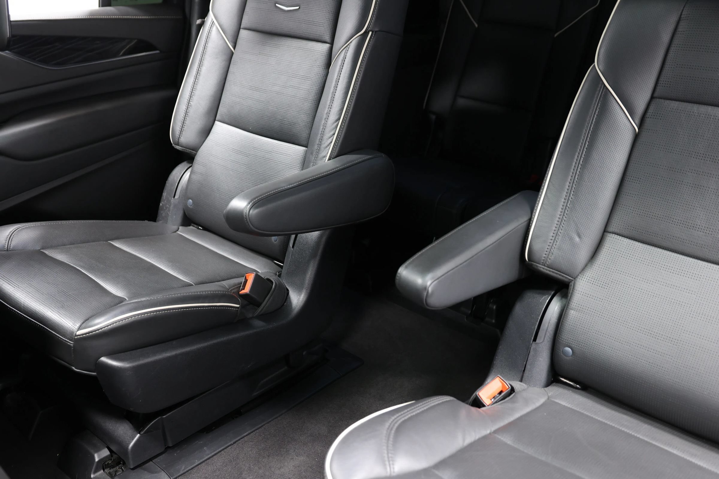 Used 2023 Cadillac Escalade ESV Sport w/ LPO, ONYX Package AWD/4WD image 59