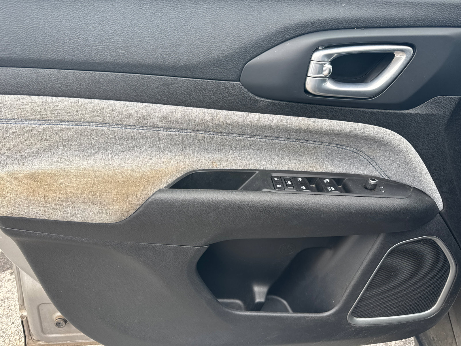 Used 2023 Jeep Compass Latitude image 10