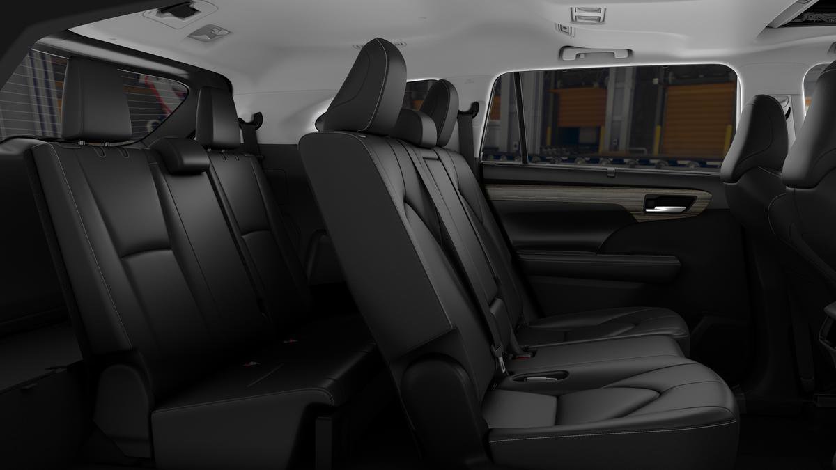 New 2026 Toyota Highlander Limited image 2