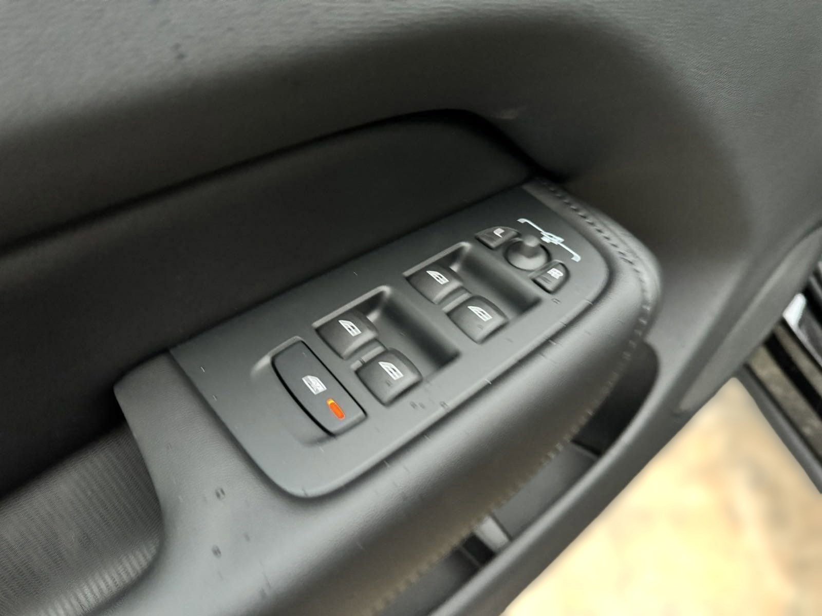 New 2024 Volvo XC60 B5 Core w/ Protection Package Premier AWD/4WD image 12