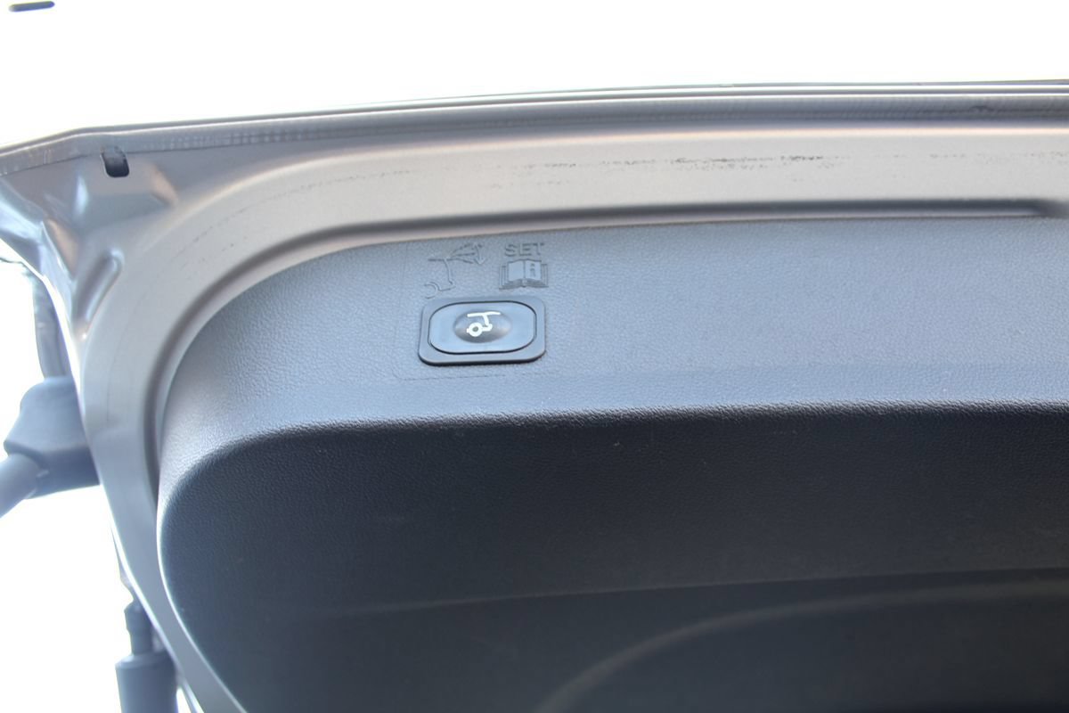 Used 2018 Ford Escape SEL FWD image 31
