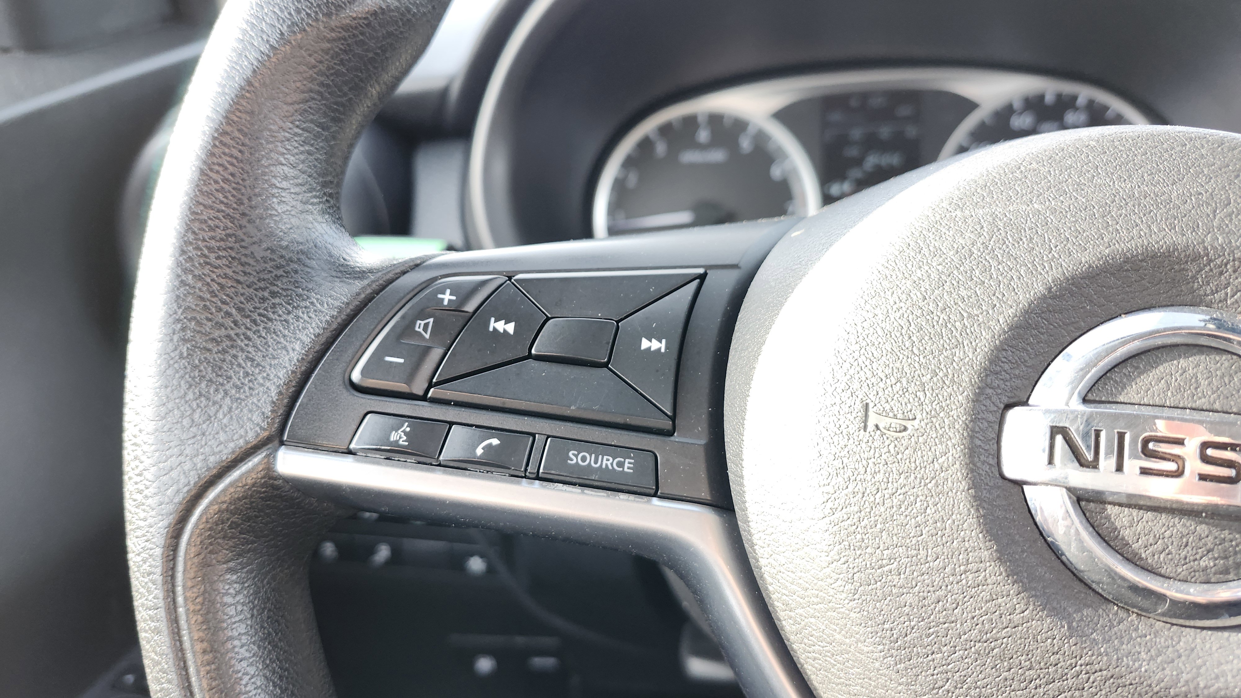 Used 2021 Nissan Kicks S image 31