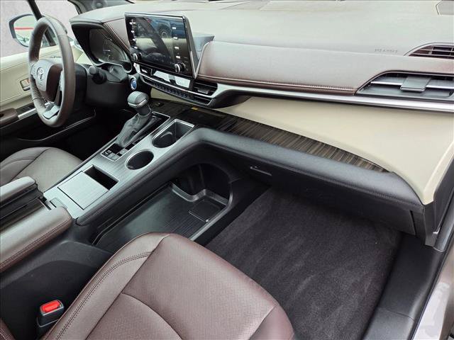 Certified 2024 Toyota Sienna Platinum AWD/4WD image 25