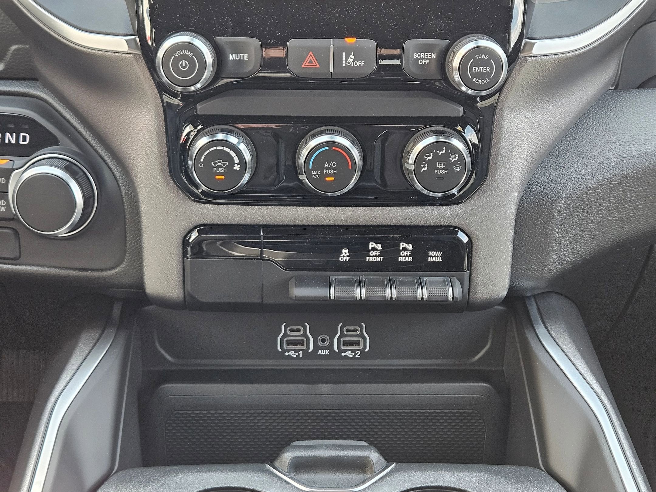 New 2026 RAM 1500 Express AWD/4WD image 11