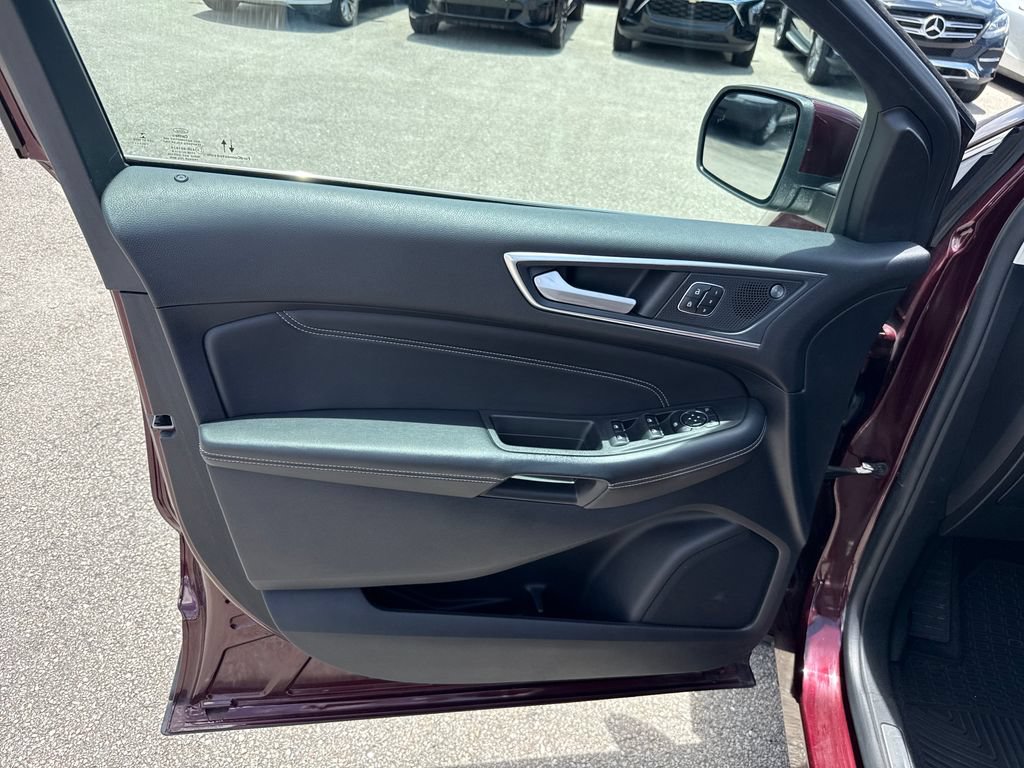 Used 2021 Ford Edge Titanium FWD image 13