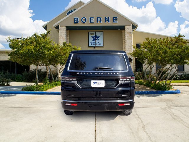 Used 2022 Jeep Grand Wagoneer Series III image 3