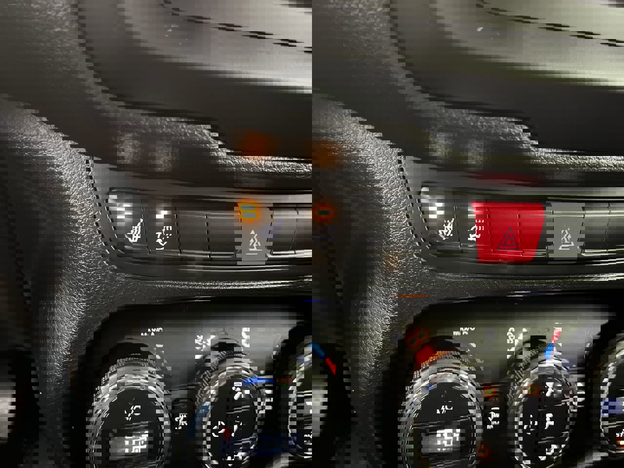 Used 2017 Jeep Renegade Latitude w/ Popular Equipment Group image 20