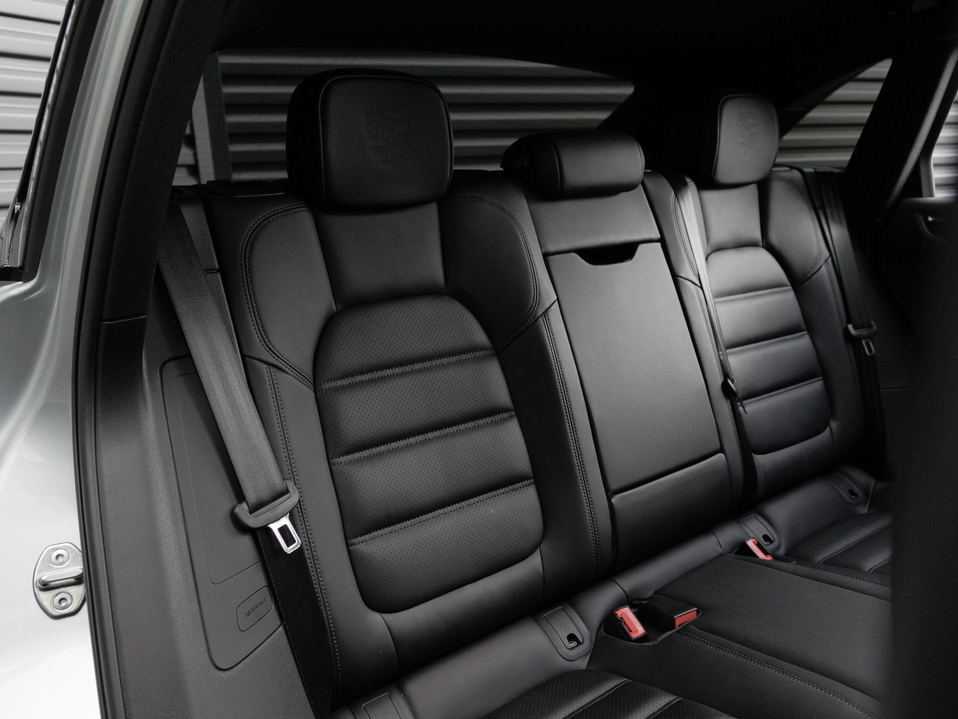 Certified 2026 Porsche Macan AWD/4WD image 32