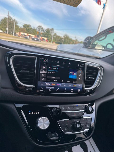 New 2027 Chrysler Pacifica LX FWD image 18