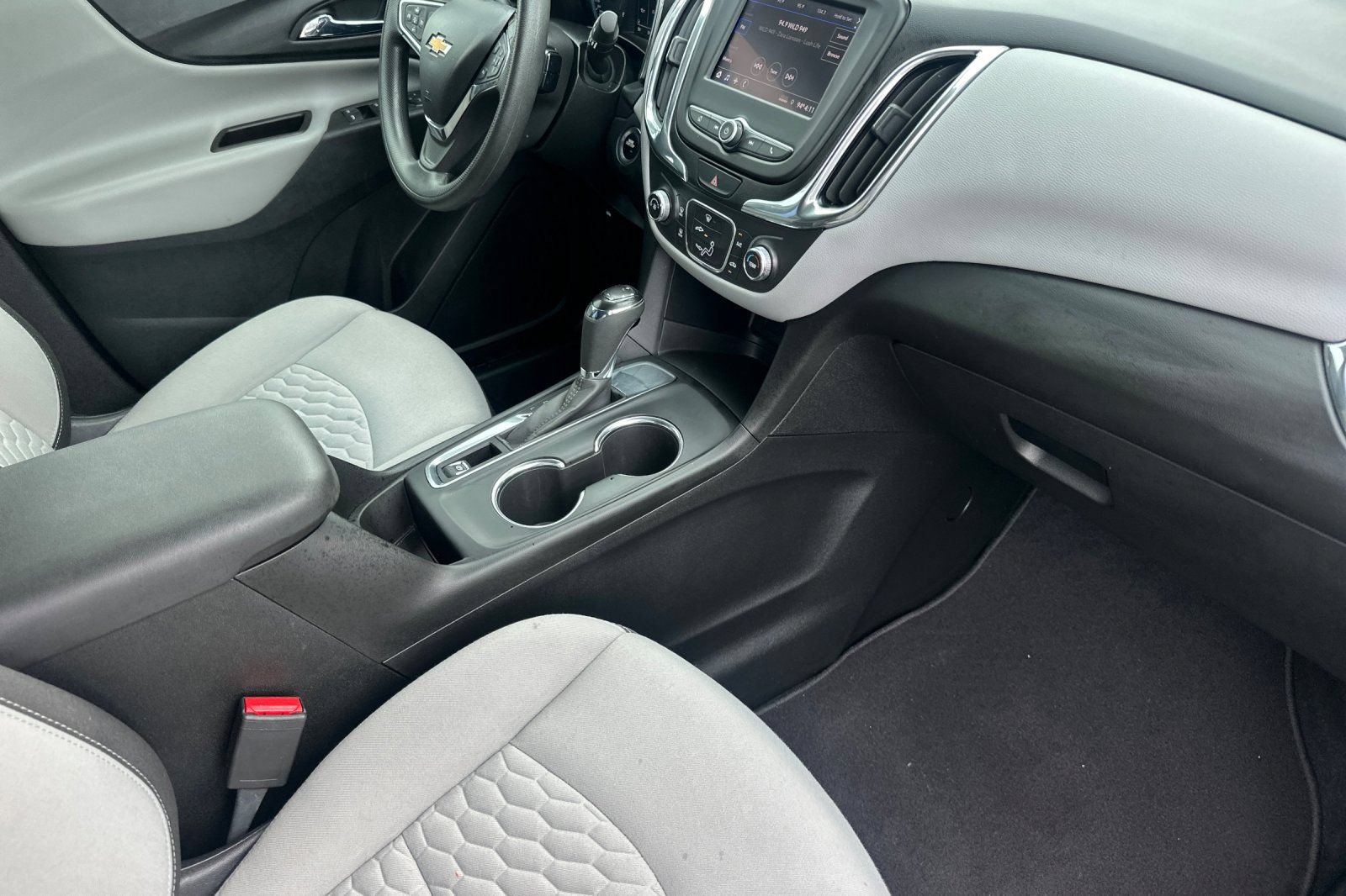 Used 2020 Chevrolet Equinox LS FWD image 19