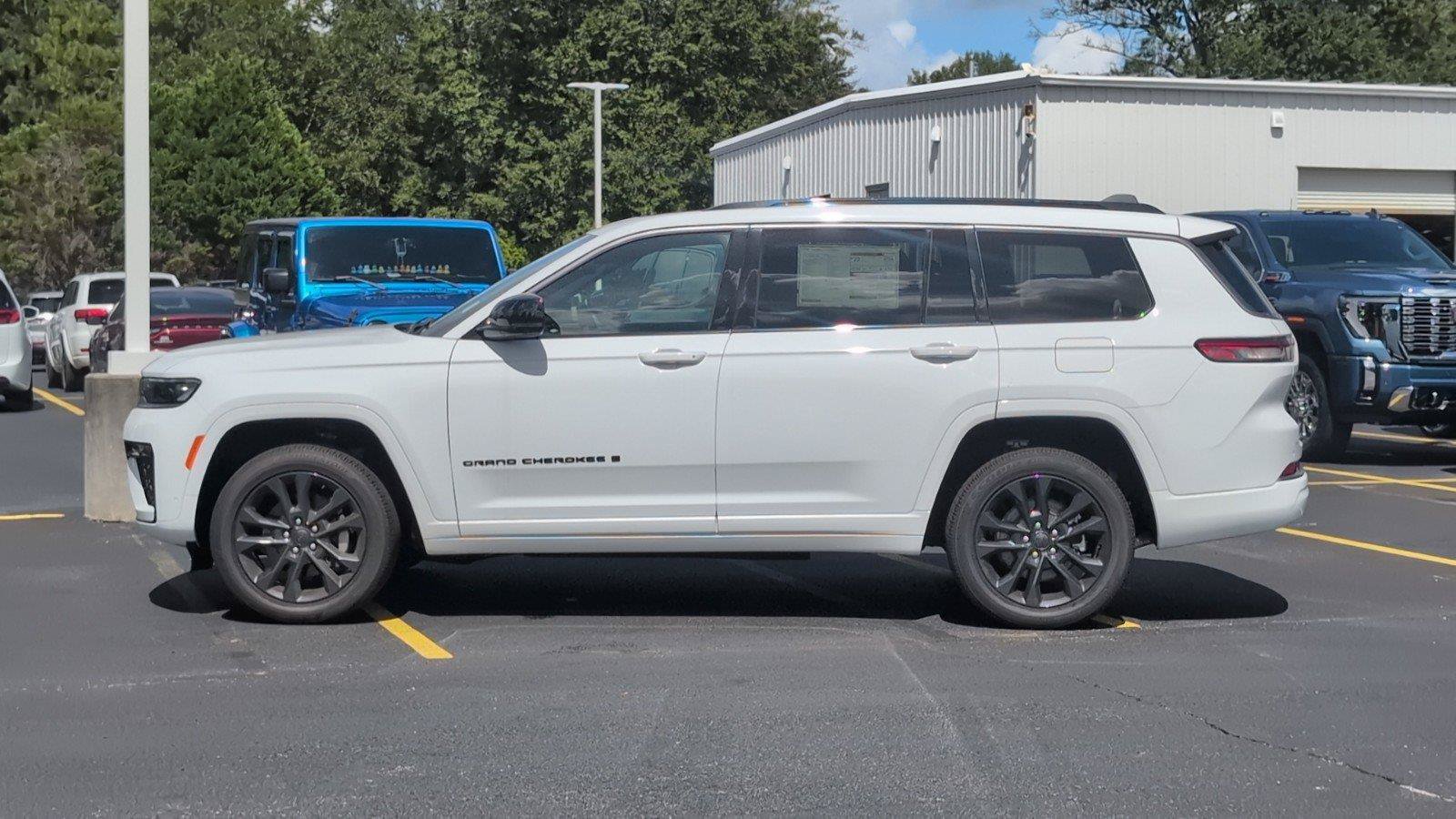 New 2026 Jeep Grand Cherokee L Limited AWD/4WD image 2
