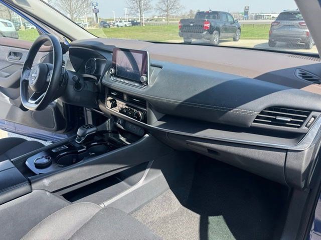 Used 2023 Nissan Rogue S image 36