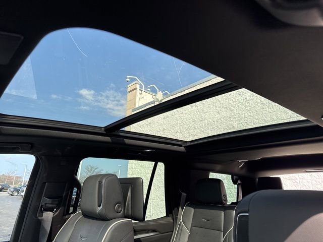 Used 2025 Cadillac Escalade Premium Luxury w/ Touring Package image 16