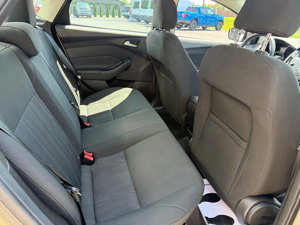 Used 2016 Ford Focus SE FWD image 14