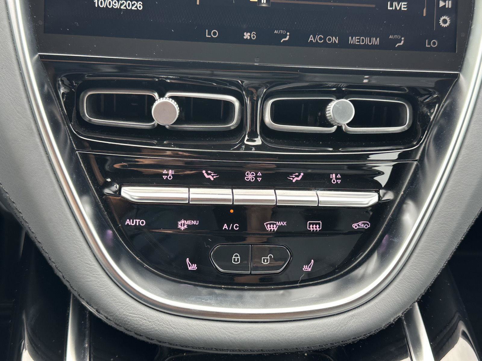 Used 2021 Aston Martin DBX AWD/4WD image 34